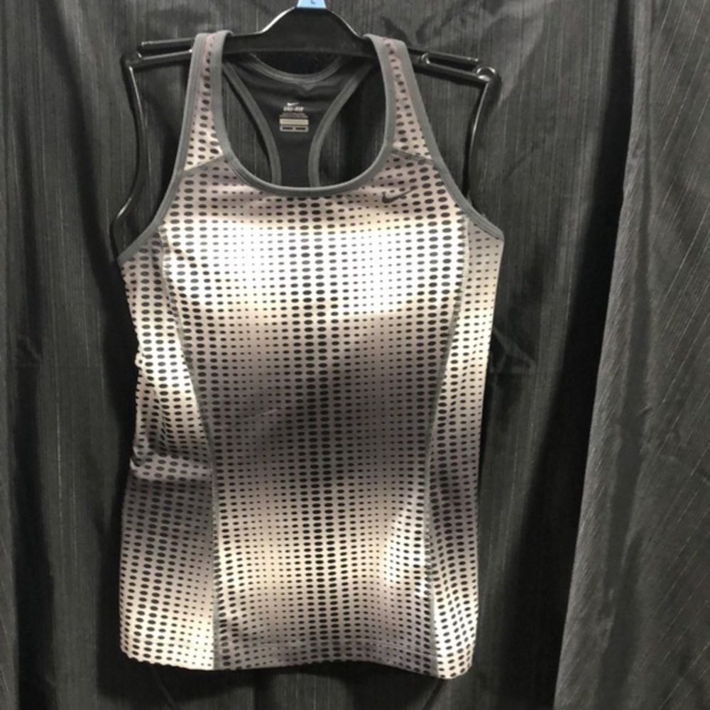 Nike dri fit tank top women’s size medium‎ built in bra c86
